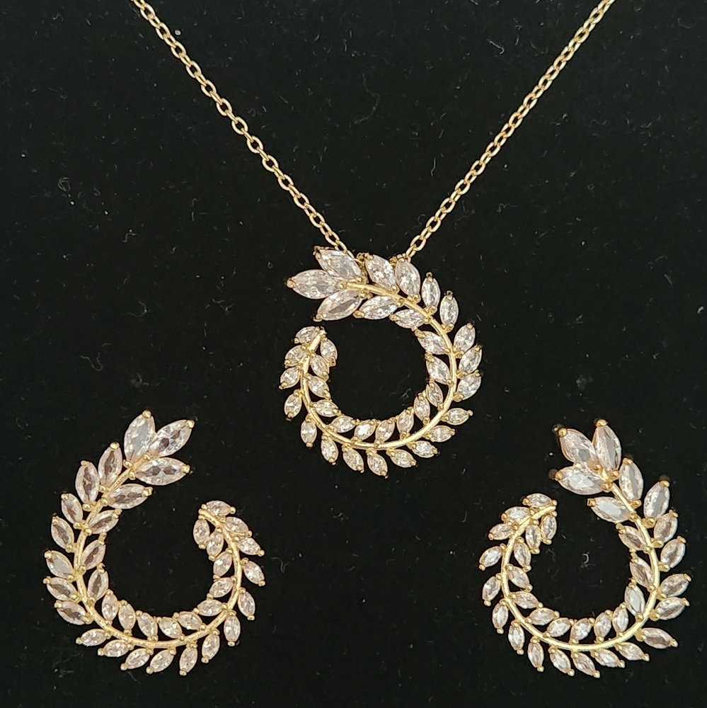 Gold Sparkling Leaf Design Necklace And Earring Set